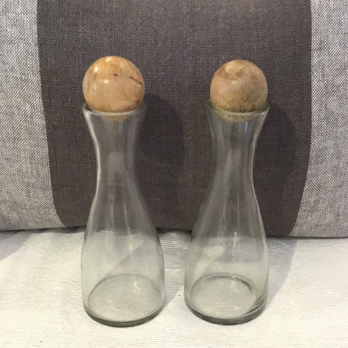 Cruet set